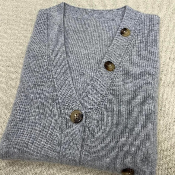 Unique design 100% cashmere cardigan - Picture 10 of 15